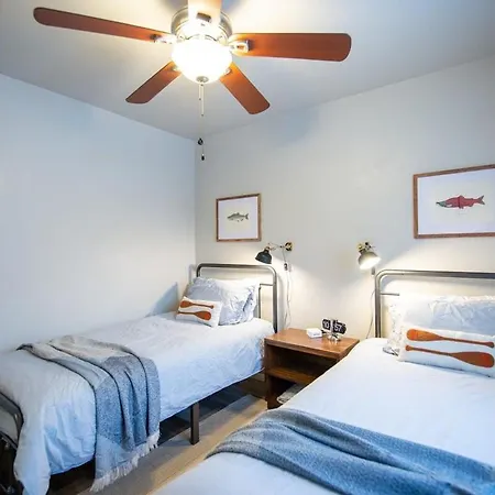 Stylish1 Bed 1 Bath Apartment